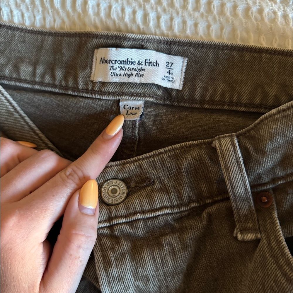 Abercrombie & Fitch Brown 90’s Straight Ultra High-Rise Jeans - Curve Love 27/4R - Picture 4 of 5